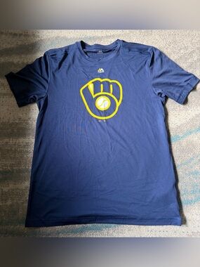 Men's Size M Majestic Milwaukee Brewers Shirt